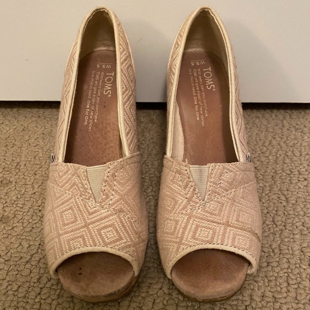 TOMS Boho Print Tan/ Cream Wedges 5.5